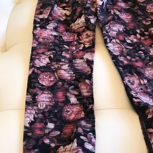 LULULEMON CROPS- size 4
